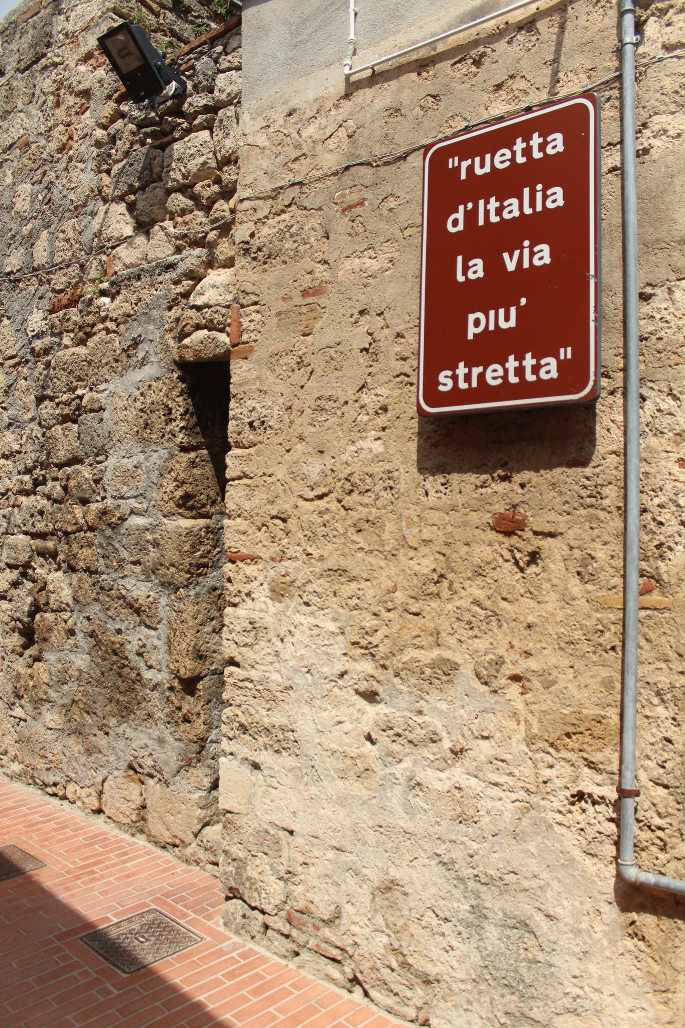 Civitella del Tronto – the narrowest street in Italy