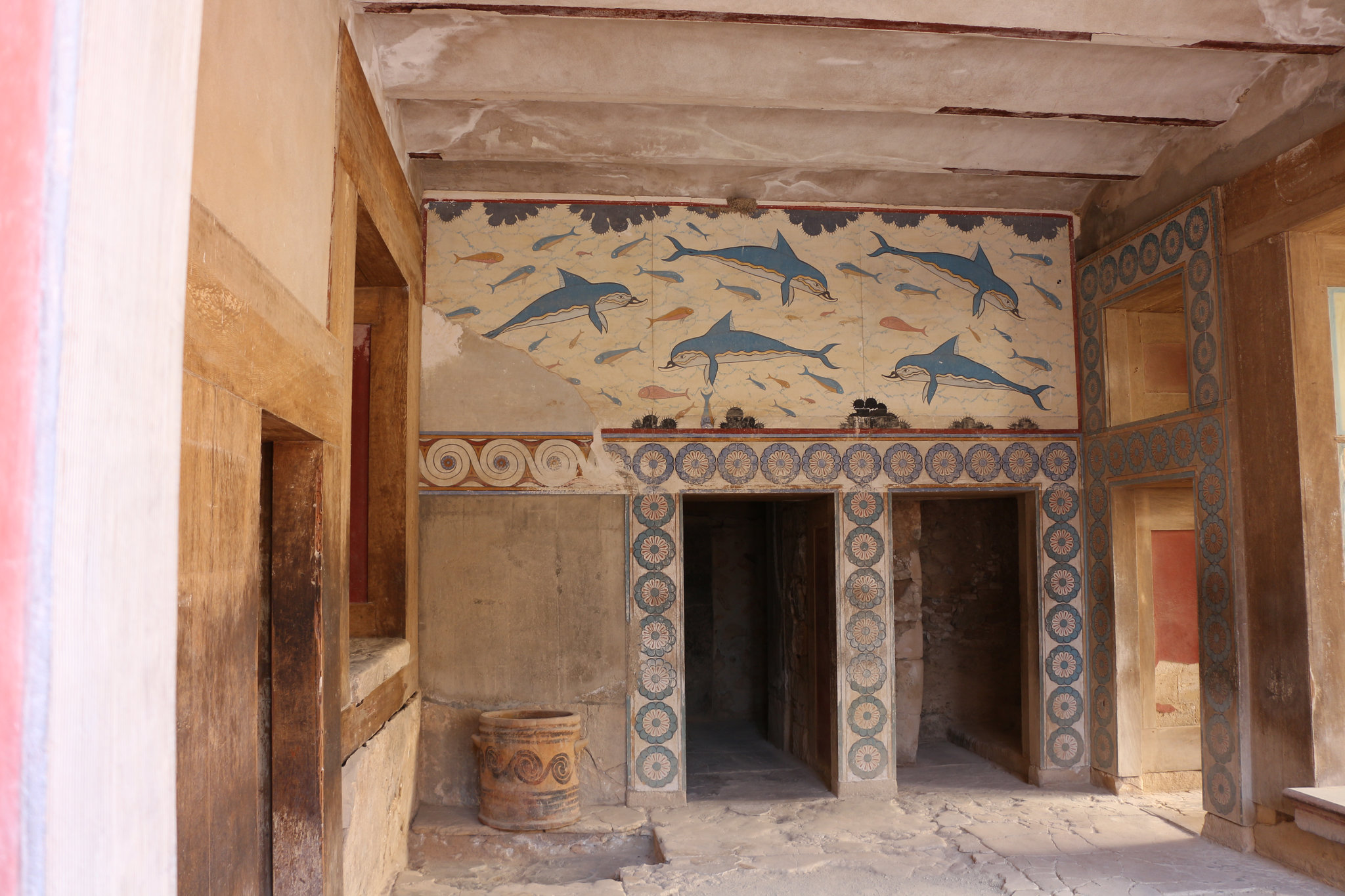 blue dolphins at Knossos