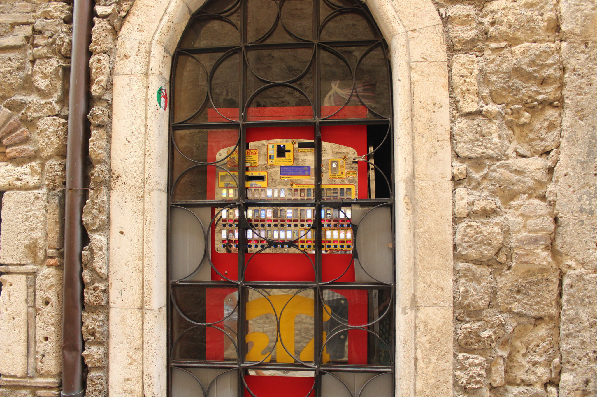 Civitella del Tronto – cigarette vending machine