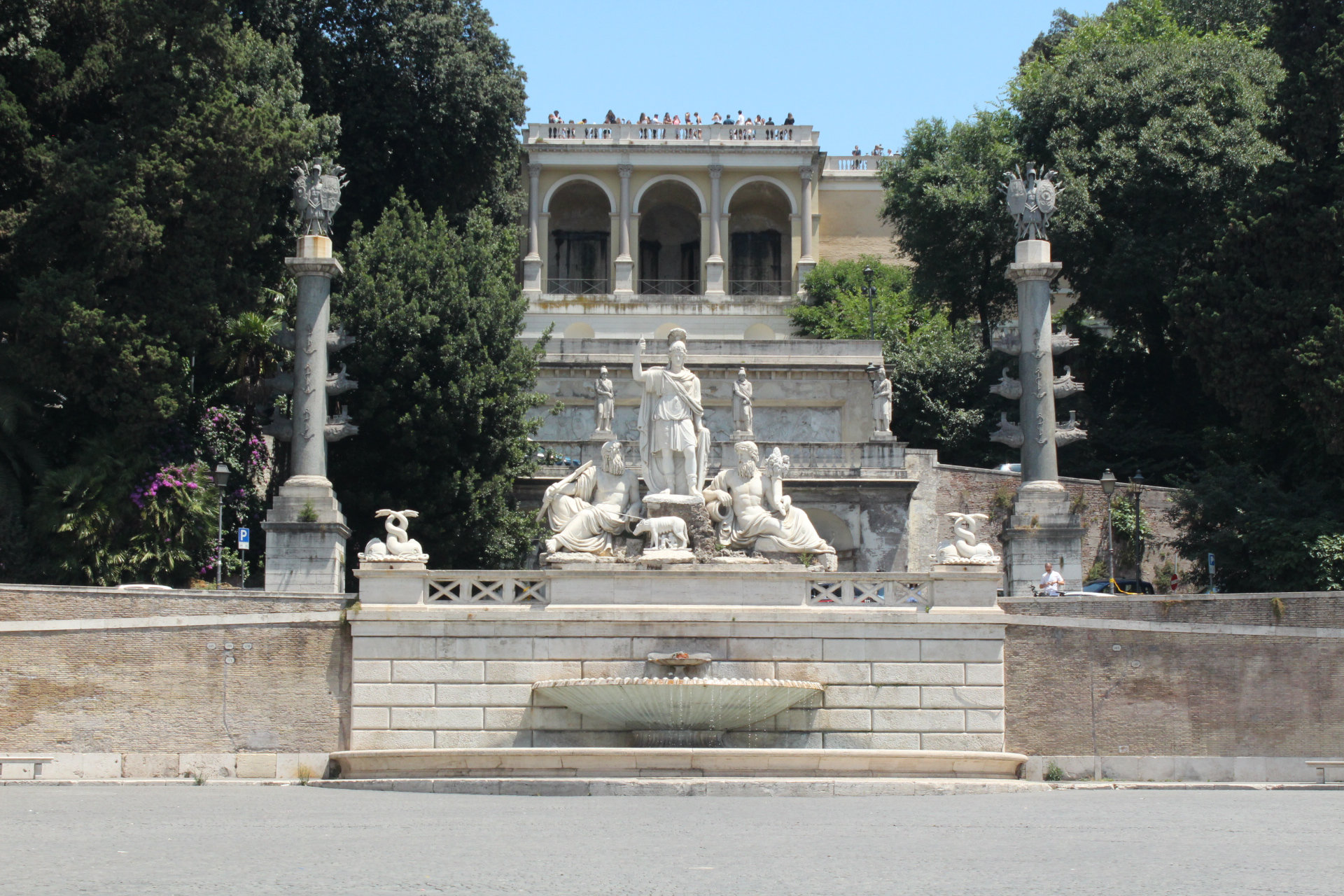 Piazza del Poppolo – Fontanne della dea di Roma